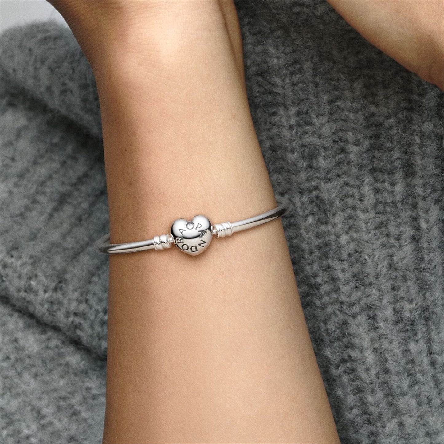S925 sterling silver Moments Heart Clasp Bangle