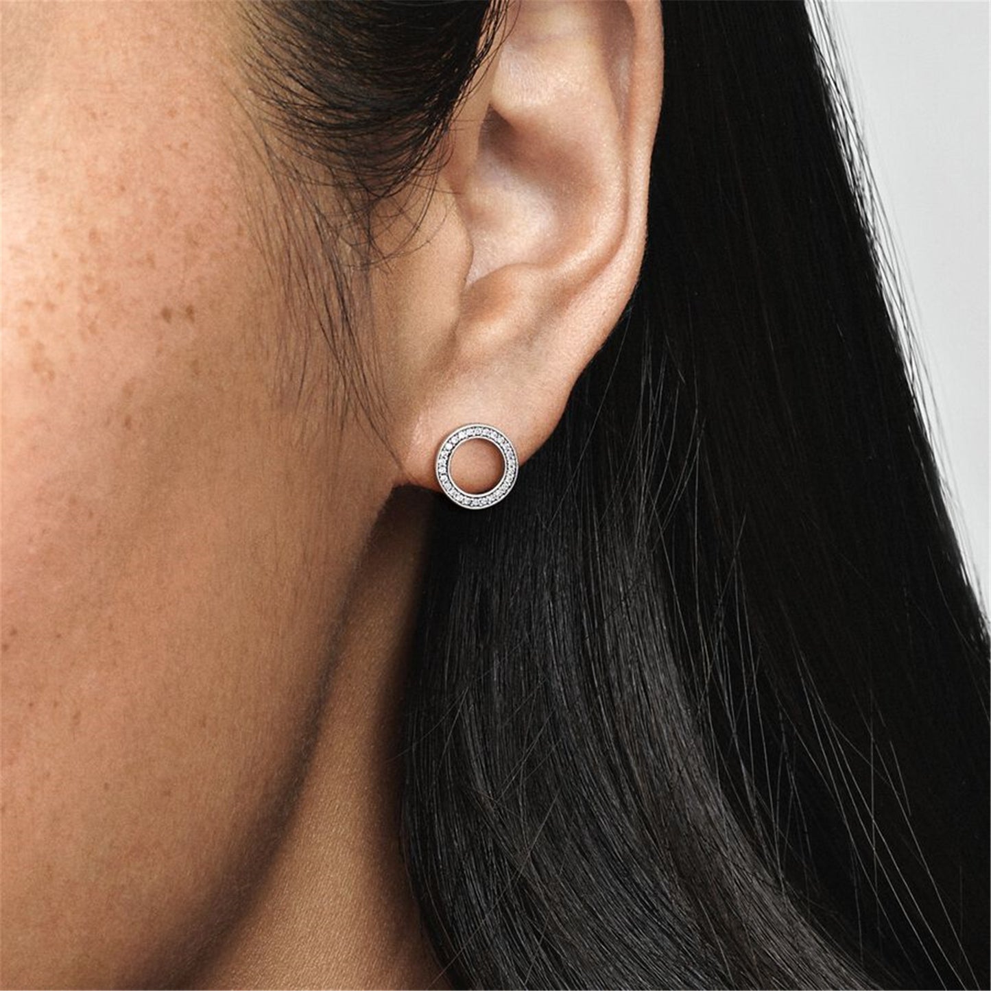 S925 Sterling Silver Sparkling Circle Stud Earrings
